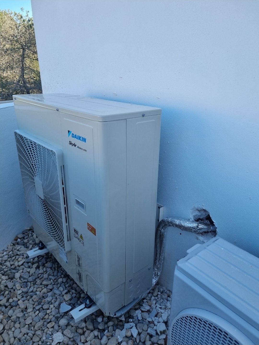 Unidad exterior Daikin de gran capacidad instalada